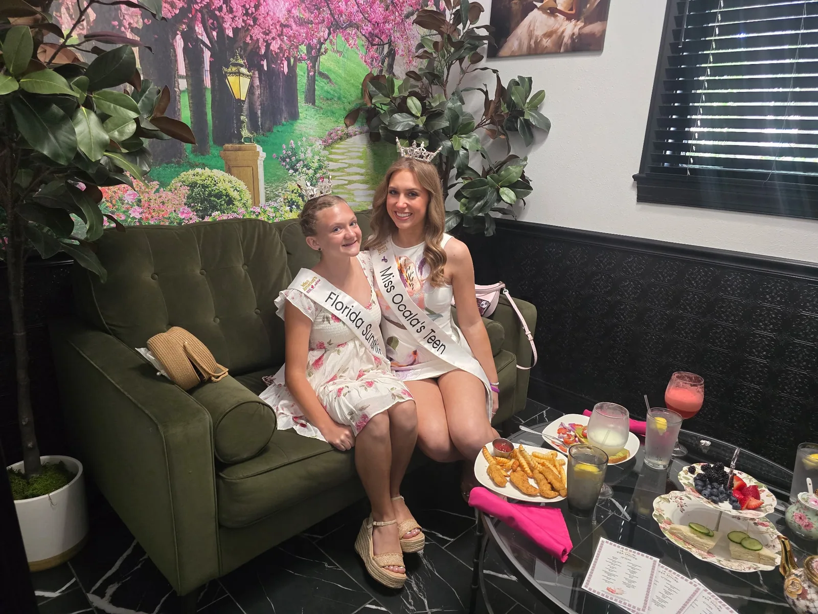 Miss Teen Ocala guests seated together at 1890 Tea House